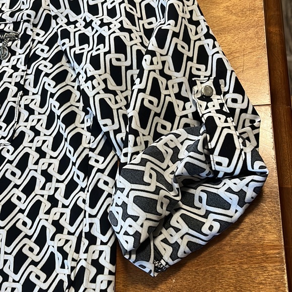 Chain Pattern Black and White Women's Top - Picture 3 of 6